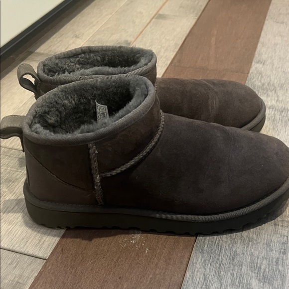 UGG Women's Gray Classic Ultra Mini Ankle Boots - Picture 4 of 5